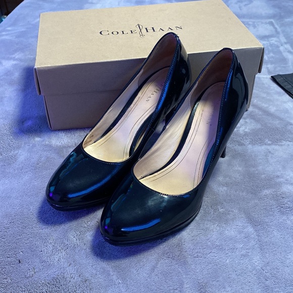 Cole Haan Chelsea pump, black patent - Picture 2 of 5